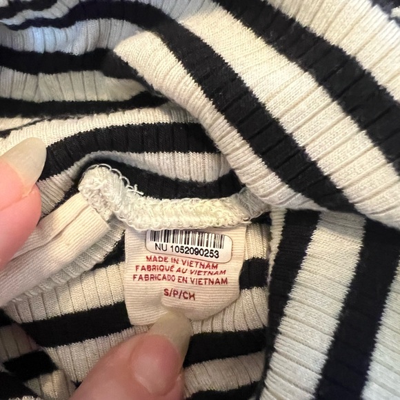 Levi’s ORIEL TURTLENECK - Picture 4 of 5